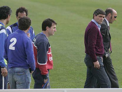 Juande Ramos, junto a Monchi, director deportivo del Sevilla, en el entrenamiento de ayer.