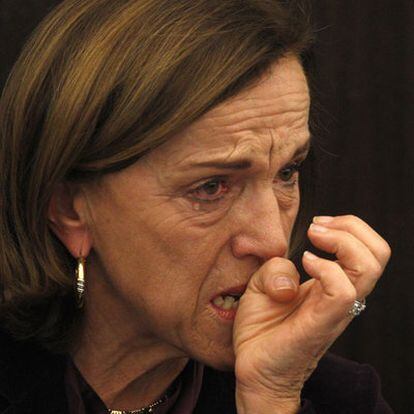 La ministra de Trabajo, Elsa Fornero, rompe a llorar en la conferencia de prensa en que se anunciaron las medidas, en Roma.