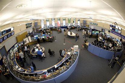 Sala de control del acelerador LHC en el Laboratorio Europeo de Física de Partículas (CERN).