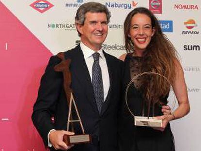 Francisco Riberas y Carlota Pi reciben el premio a los mejores directivos de la AED.
