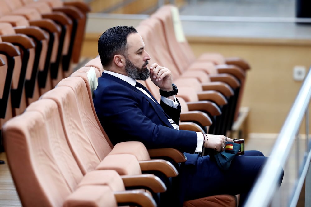 El líder de Vox, Santiago Abascal asiste a la sesión de control al ejecutivo regional en la Asamblea de Madrid este jueves.