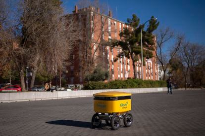 Un robot de Glovo que hará repartos por Madrid.
