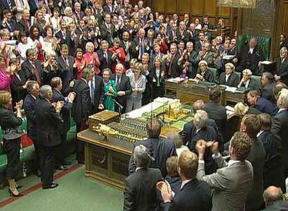 Los miembros de la Cámara de los Comunes despiden en pie a Tony Blair.