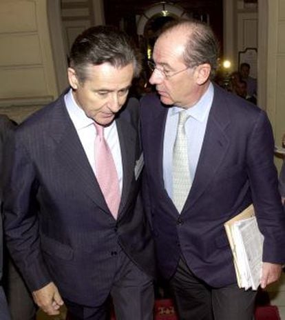 Imagen tomada durante un encuentro financiero en 2002 cuando Rodrigo Rato era ministro de Economia y Miguel Blesa presidente de Caja Madrid.