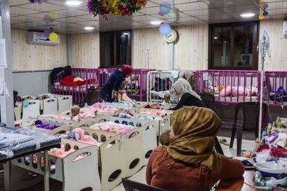 Hijos recién nacidos de combatientes yihadistas, en un hospital kurdo en el norte de Siria.