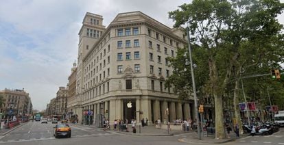 También en el Paseo de Gràcia de Barcelona, y también en 2012, Pontegadea adquirió la Apple Store ubicada en este enclave comercial, y con unos 2.500 metros cuadrados de superficie, por 80 millones de euros.