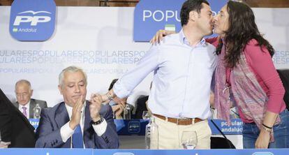Arenas aplaude a Moreno y L&oacute;pez Gabarro en mayo de 2014.