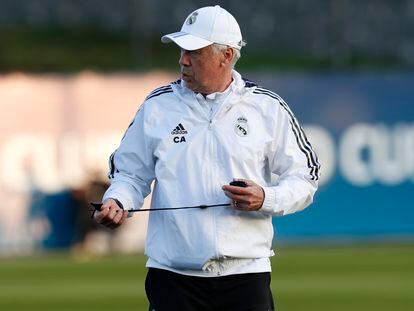El entrenador del Real Madrid, Carlo Ancelotti, durante el entrenamiento de ayer en Rabat (Marruecos).