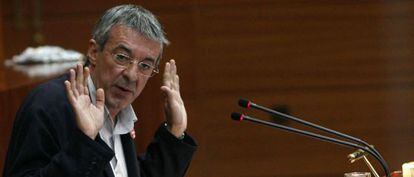 Gregorio Gordo, portavoz de IU, durante su intervención en el debate sobre el estado de la región.