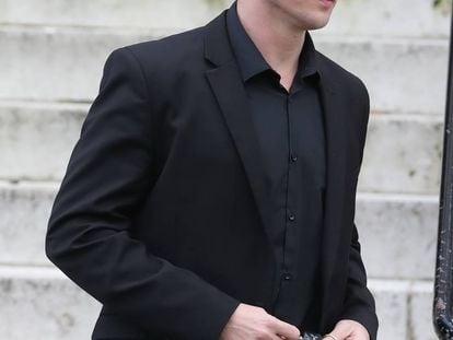 Matthew Scully-Hicks en los juzgados de Cardiff donde está acusado de asesinar a su hija adoptiva de 18 meses.