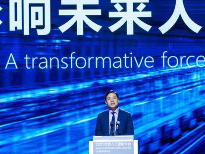 Robin Li Yanhong, presidente y consejero delegado de Baidu, en una imagen de archivo tomada durante la ceremonica de inauguración de la conferencia mundial de inteligencia artificial celebrada en Shanghái en 2021.