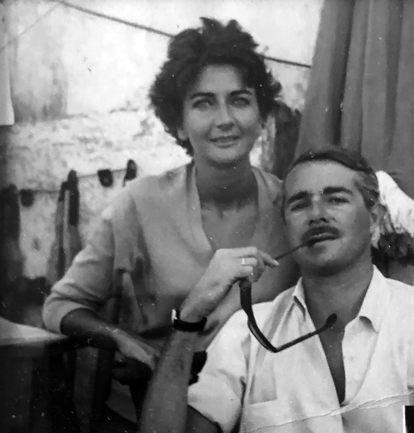 María Luisa Elío con su marido, Jomí, en Cuba, 1960.