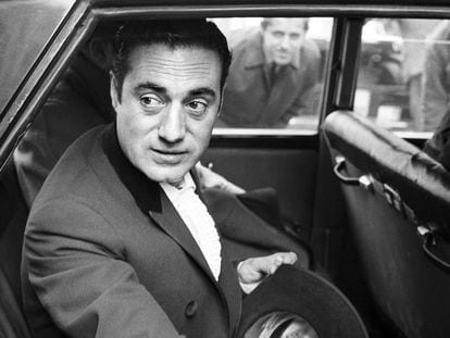 Miguel Báez ‘El Litri’, en el coche, antes de salir a la plaza de toros de Las Ventas de Madrid, en 1967.