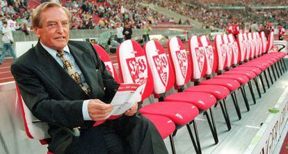 El presidente del VfB Stuttgart Gerhard Mayer Vorfelder, en 1997