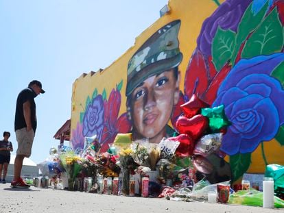 Un mural con el rostro de la soldado asesinada Vanessa Guillén, en Fort Worth (Texas).