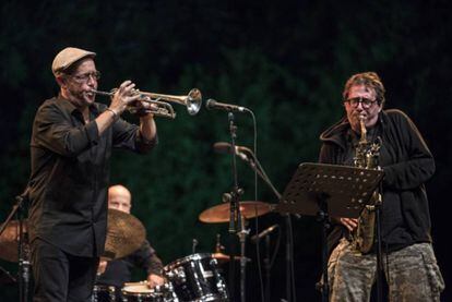John Zorn (derecha) y Dave Douglas, en el concierto del Masada Quartet.