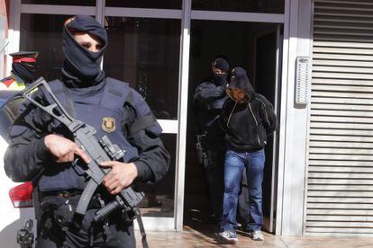 Desarticulación de una célula islamista en Terrassa por parte de los Mossos d'Esquadra el pasado 8 de abril.