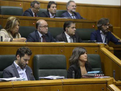 El grupo popular sin Arantza Quiroga tras la polémica. Nerea Llanos junto a Borja Semper en la fila inferior