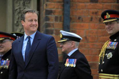 David Cameron, este sábado con las fuerzas armadas