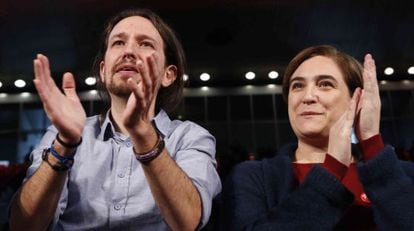 Pablo Iglesias y Ada Colau en La Caja M&aacute;gica (Madrid) el 13 de diciembre.