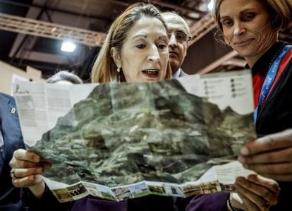 La ministra Ana Pastor, durante una visita a Fitur esta semana.