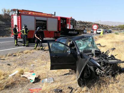 Un coche accidentado el pasado sábado en la carretera N-340A, Almería.