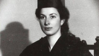 María Luisa Suárez Roldán, en una foto que ilustra la portada de su libro de memorias.