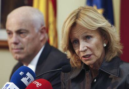 La vicepresidenta del Gobierno, Elena Salgado, junto al secretario de Estado de Economía, José Manuel Campa