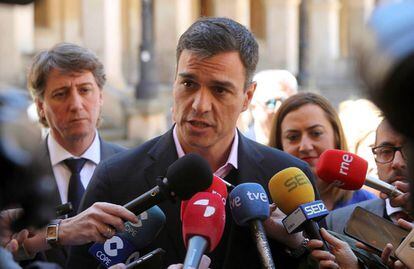 El secretario general del PSOE, Pedro Sanchez, en declaraciones a los medios en una visita a Soria.