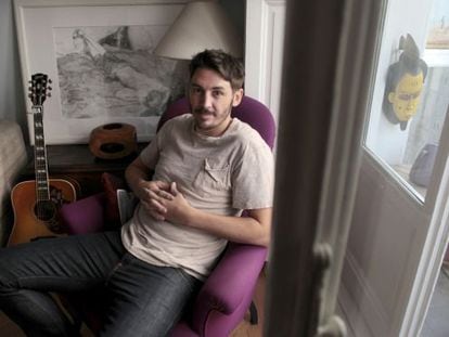 El cantaautor australiano Aaron Thomas en su casa de Chueca.
