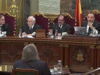Miembros del tribunal durante la declaración como testigo de Joan Tardá en el juicio del 'procés'.