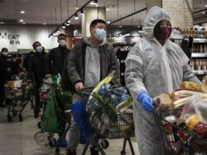 La provincia epicentro del virus registra 242 muertos y 15.000 infectados en un solo día tras aplicar un nuevo criterio en el diagnóstico