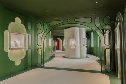 Cartier converted the former Embassy of the United Kingdom in Madrid into the largest ephemeral jewelry in the world.