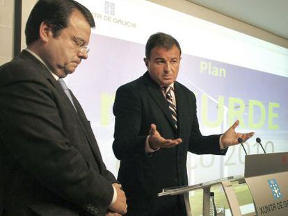 Ángel Tahoces y Javier Guerra durante la presentación de las adjudicaciones