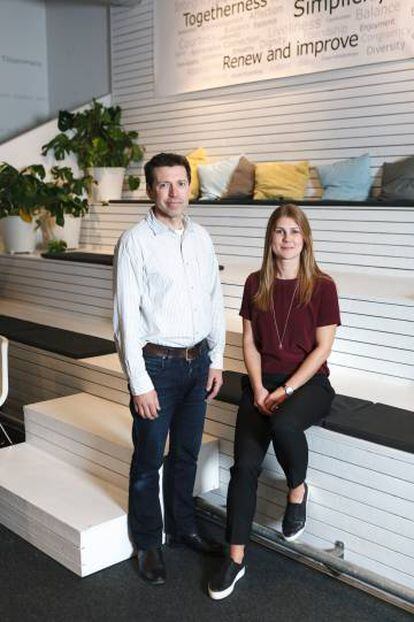 Per Krokstäde, gerente de nuevos negocios, y Karin Blomqvist, de la aceleradora de startups Rainmaking.