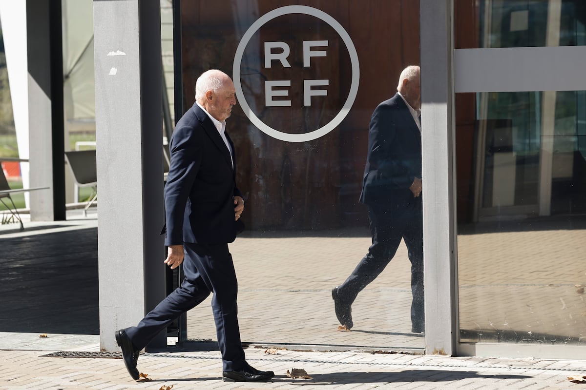 Caso Luis Rubiales: 29 de agosto | La Federación quita al presidente el coche oficial y le reclama el móvil y el ordenador, además de suspenderle el sueldo | Fútbol | Deportes