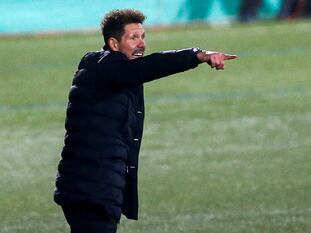 Diego Pablo Simeone, durante el partido de Copa contra el Cornellá en el que el Atlético fue eliminado por el conjunto catalán de Segunda B. /Quique García (EFE)