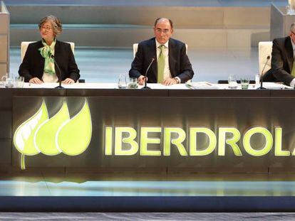 El presidente de Iberdrola, Ignacio S&aacute;nchez Gal&aacute;n (centro), durante su &uacute;ltima junta de accionistas.