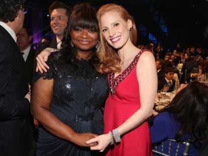 Las actrices Octavia Spencer y Jessica Chastain en la gala de los Premios de la Cr&iacute;tica Cinematogr&aacute;fica en 2013 en California.