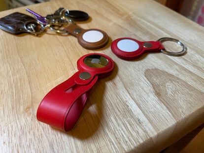 Keychains with Apple's Airtag.