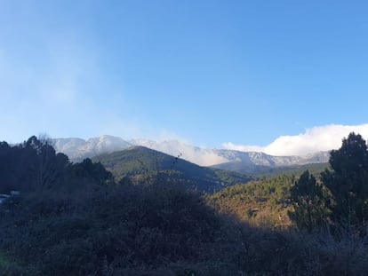 Imagen del incendio en Guisando (Ávila) en la tarde del lunes.