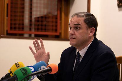 El portavoz de Ciudadanos de Collado Villalba, Bernardo Arroyo, en una rueda de prensa el 15 de febrero.