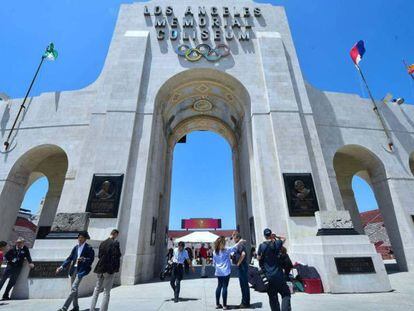 La puerta del estadio Los Angeles Memorial Coliseum.