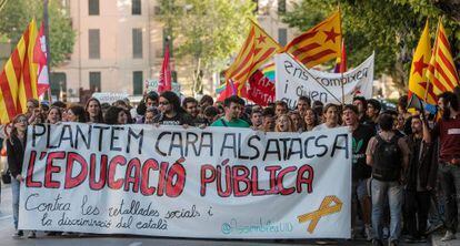 Los estudiantes protestan en Palma de Mallorca contra los recortes y la reforma ling&uuml;&iacute;stica en Baleares, en mayo de 2012.