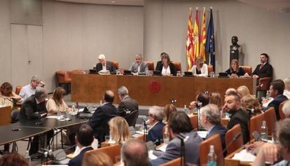 Pleno de la Diputación de Barcelona presidido por Núria Marín.
