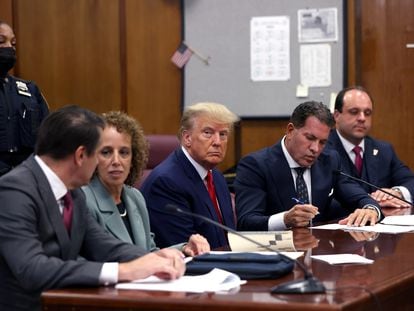 Donald Trump, durante su comparecencia en los juzgados de lo penal de Nueva York, el martes.