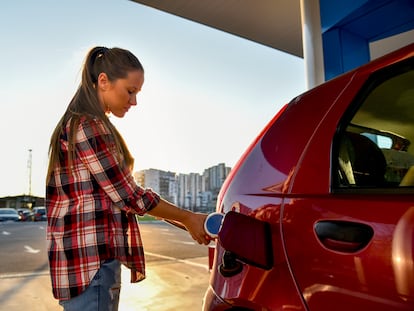 En España, los combustibles convencionales contienen más de un 10% de carburantes renovables, una cifra que deberá alcanzar el 12% en 2026.