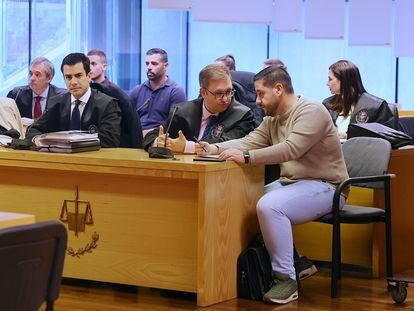 Juicio contra seis agentes que irrumpieron en un piso en Madrid durante la pandemia, en la Audiencia Provincial.