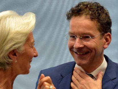 Christine Lagarde, directora gerente del FMI, junto al presidente del Eurogrupo, Jeroem Dijjselbloem