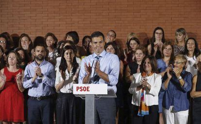 El Secretario General del PSOE, Pedro Sanchez, tras la reuni&oacute;n celebrada hoy para el Acuerdo Social, Pol&iacute;tico e Institucional contra la violencia de g&eacute;nero. 